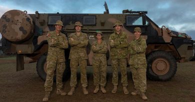 Lieutenant Misty Evans, right, with Army reservists at Kangaroo Island on Operation Bushfire Assist. Story by Commander Chloe Griggs. Photo by Leading Seaman Shane Cameron.