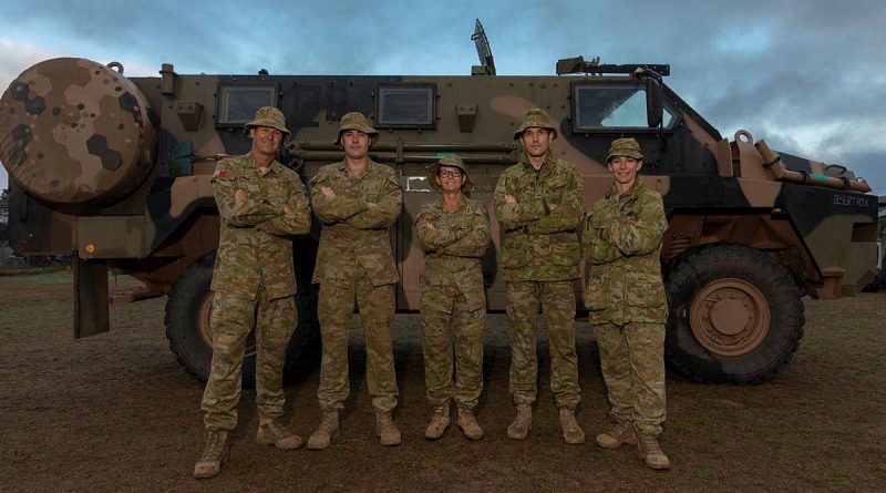 Lieutenant Misty Evans, right, with Army reservists at Kangaroo Island on Operation Bushfire Assist. Story by Commander Chloe Griggs. Photo by Leading Seaman Shane Cameron.