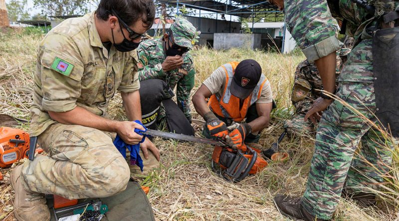 Australian Army soldier Corporal Zed Zapletal works alongside Timor-Leste Defence Force soldiers during a lesson on chainsaw maintenance and operation during Exercise Hari'i Hamutuk 2021 at Metinaro Military Base, Timor-Leste. Story and photo by Leading Seaman Jarrod Mulvhill.