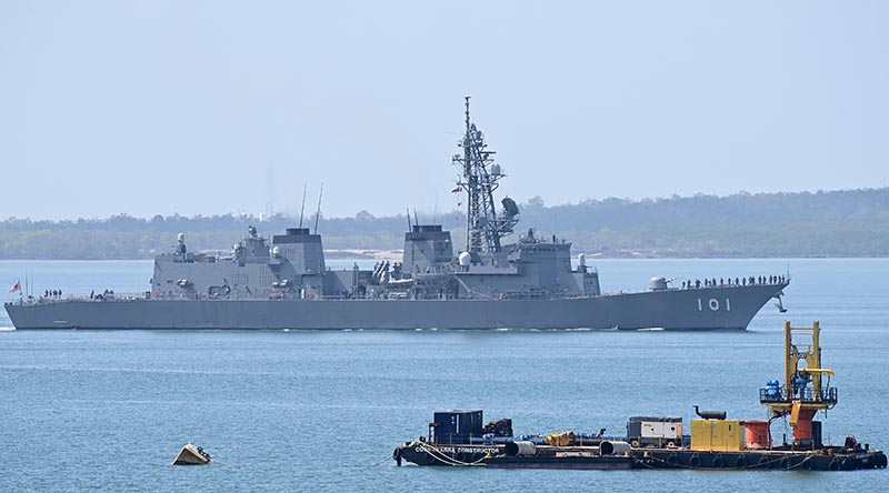 JS Murasame departs Darwin after a brief visit. Photo by Barrie Collins.