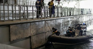 Crew members from HMS Diamond conduct a contactless boat-landing exercise with HMAS Canberra personnel during Exercise Bersama Gold 21. Story by Captain Peter March. Photo by Petty Officer Christopher Szumlanski.