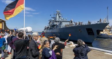 German Navy warship FGS Bayern is welcomed into Fremantle. Story by Lieutenant Gary McHugh. Photo by Leading Seaman Ronnie Baltoft.