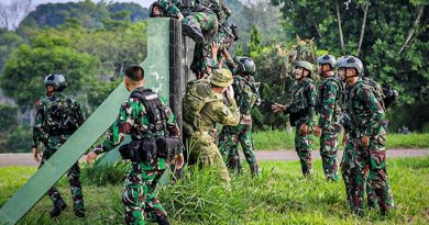 Indonesia Army Junior Officer Combat Instructor Training course trainees take part in the obstacle course challenge as part of Exercise True Grit with Australian Army instructors in Indonesia. Story by Lieutenant Douglas Mayfield.