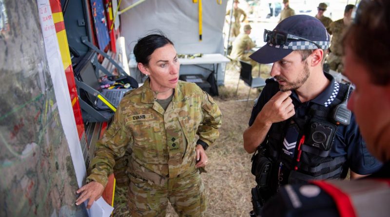 Lieutenant Misty Evans, of the 31st/42nd Battalion, Royal Queensland Regiment, briefs Queensland Polica and Queensland Fire and Emergency Service personnel on ADF search activity. Story by Private Jacob Joseph. Photo by Warrant Officer Class 2 Neil Ruskin.