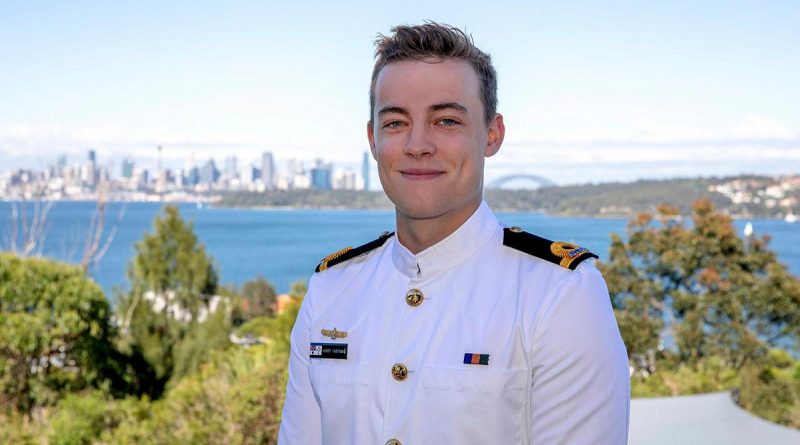 Acting Sub Lieutenant Harry Farthing graduated from Maritime Warfare Officer Course 07 with a Bridge Warfare Certificate at HMAS Watson, Sydney. Story by Lieutenant Nancy Cotton. Photo by Leading Seaman Leo Baumgartner.