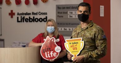 Army Corporal Shane Morrissey and Megan Green at the Lifeblood Liverpool Donor Centre, New South Wales. Story by Leading Seaman Kylie Jagiello. Photo by Sergeant Nunu Campos.