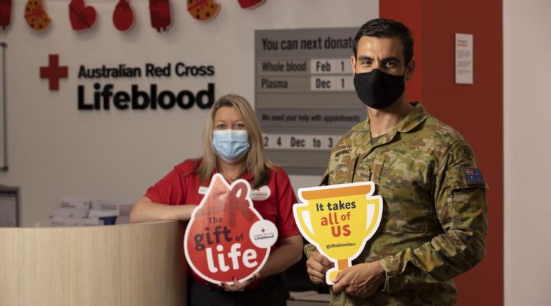 Army Corporal Shane Morrissey and Megan Green at the Lifeblood Liverpool Donor Centre, New South Wales. Story by Leading Seaman Kylie Jagiello. Photo by Sergeant Nunu Campos.