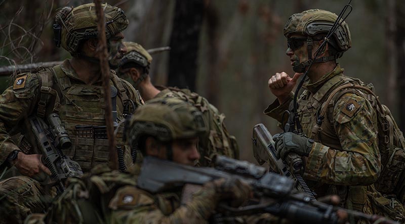 Commanding Officer of 8th/9th Battalion, Royal Australian Regiment, Lieutenant Colonel John Eccleston gives instructions to a soldier in the Enoggera Close Training Area during Exericse Ram Strike. Photo by Private Jacob Hilton.