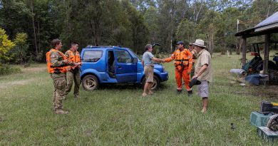 Australian Army soldiers and Mr Daniel Clark, Coraki SES commander, check on community members along Bungawalbin Creek in northern New South Wales. Story by Captain Catalina Martinez-Pinto. Photo by Corporal Sagi Biderman.