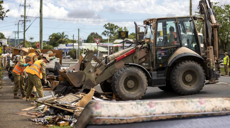 Army soldiers from 6th Engineer Support Regiment assist with clean-up efforts in Lismore, NSW. Photo by Corporal Dustin Anderson.
