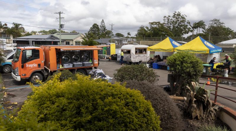 Army soldiers from 8/9 Battalion, Royal Australian Regiment, are working out of Broadwater-Rileys Hill Community Centre helping volunteers clean up flood damage and triaging support. Story by Captain Annie Richardson. Photo by Leading Seaman Kylie Jagiello.