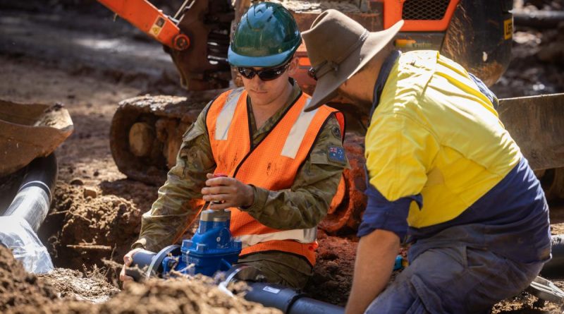 Sapper Brayden Taylor, from the 6th Engineer Support Regiment, works with Lismore Council workers repairing the Nimbin water pipeline. Story by Flight Lieutenant Dee Irwin. Photo by Corporal Jonathan Goedhart.