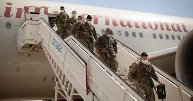 US Marines with the Command Element, 5th Marine Regiment, MRF-D 22 offload a Boeing 777 at Royal Australian Air Force Base Darwin, NT, Australia, 12 March 2022. US Marine Corps photo by Corporal Cedar Barnes.