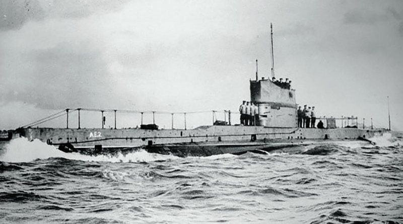 AE2 with her crew on board shortly after commissioning in 1914.