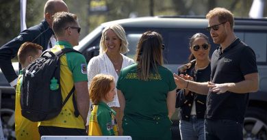 The Duke and Duchess of Sussex meet with Australian Invictus Games 2020 competitor and Royal Australian Navy sailor Leading Seaman Vanessa Broughill (centre right) and her family during the Land Rover driving challenge at Invictus Games Park in The Hague, Netherlands. Photo by Sergeant Oliver Carter.