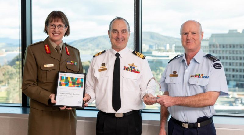 Vice Chief of the Defence Force Vice Admiral David Johnston, centre, presents award to Major General Kathryn Toohey, left, and Deputy Director Defence Lessons Wing Commander Alan Hunter. Story by Leading Seaman Kylie Jagiello. Photo by Jay Cronan.