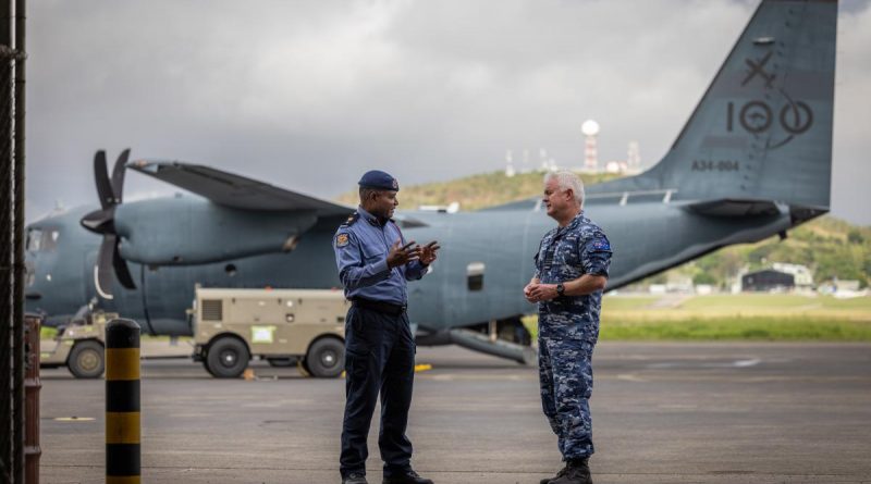 Operation Kimba Contingent Commander Wing Commander Michael Rouhan, right, speaks with Superintendent Steven Francis from the Royal PNG Constabulary at the Air Movements Wing – Port Moresby. Story by Lieutenant Geoff Long. Photo by Corporal Jonathan Goedhart.