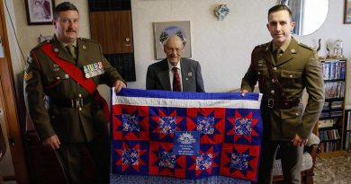 Lieutenant Kurt O’Neill and Sergeant Steven Banks, from the School of Armour, present WW2 veteran, 101-year-old Bertram (Bert) Sutton, with an Aussie Hero Quilt at his home in Numurkah, Victoria.