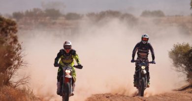 Australian Army soldier Sergeant John Downie (left), from University of New South Wales Regiment, during the 2022 Finke Desert Race, Northern Territory. Story by Corporal Jacob Joseph. Photo by Sgt John Downie.