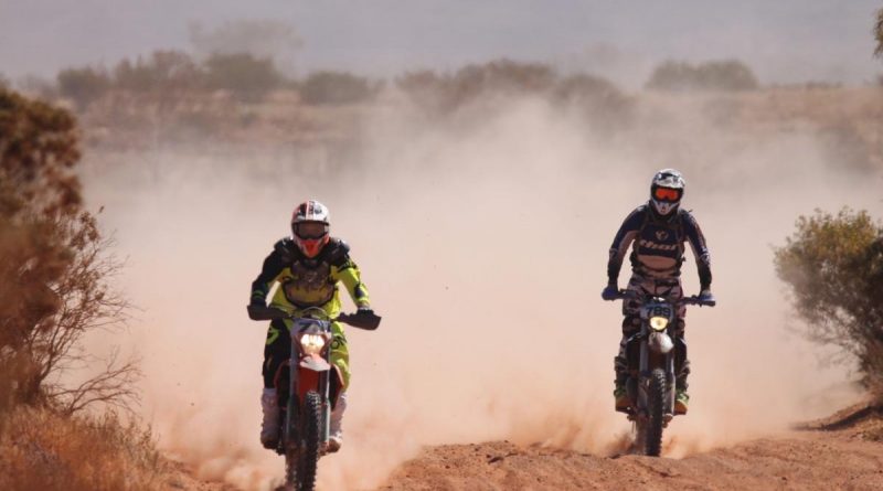 Australian Army soldier Sergeant John Downie (left), from University of New South Wales Regiment, during the 2022 Finke Desert Race, Northern Territory. Story by Corporal Jacob Joseph. Photo by Sgt John Downie.