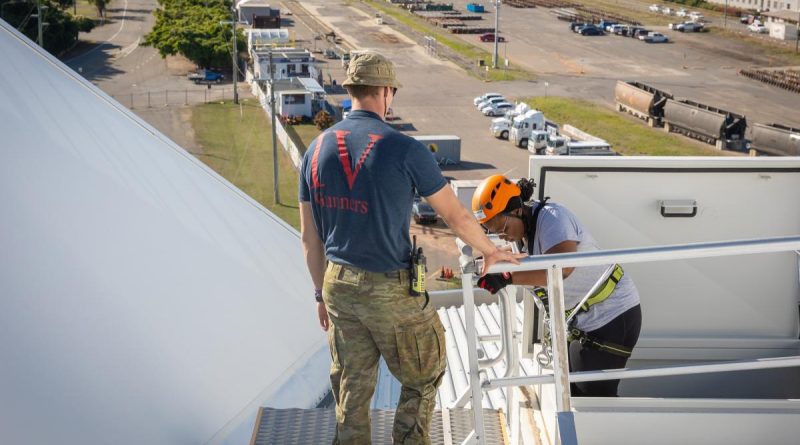 A soldier from 4th Regiment, Royal Australian Artillery, supports an absiler taking part in the Brighter Lives fundraiser Abseil for Health at Queensland Country Bank Stadium in Townsville. Story by Captain Diana Jennings. Photo by Gunner Gregory Scott.