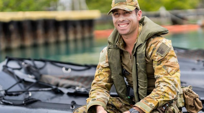 Australian Army soldier Private Jack Green from the 16th Royal Western Australian Regiment during Zodiac familiarisation training on Exercise Rim of the Pacific (RIMPAC) 2022. Story by Lieutenant Jordan Chee. Photo by Corporal John Solomon.