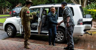 Captain Simon Raey-Atkinson and Brigadier Michael Garraway welcome Assistant Minister for Defence Matt Thistlethwaite to Headquarters 2nd Division, Randwick Barracks. Story by Flight Lieutenant Rob Hodgson. Photo by Captain Annie Richardson.