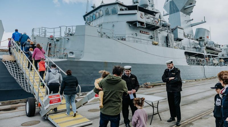 HMAS Anzac drew a large crowd as the ship held an open day during its recent three-day visit to the ship’s ceremonial home port of Albany, Western Australia. Story by Lieutenant Gary McHugh. Photo: byKrysta Guille.