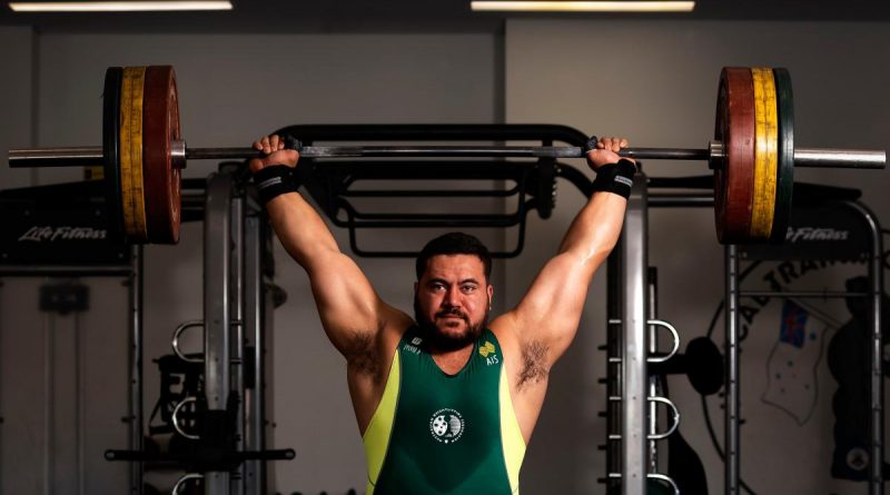 Leading Seaman Suamili Nanai conducts a weightlifting training session at HMAS Stirling gymnasium in preparation for the 2022 Commonwealth Games in Birmingham. Story by Sergeant Matthew Bickerton. Photo by Leading Seaman Craig Walton.