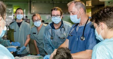 Personnel from HMAS Canberra’s medical team take part in a simulated resuscitation exercise in the ship’s resuscitation bay during Exercise Rim of the Pacific (RIMPAC) 2022. Story by Lieutenant Nancy Cotton. Photo by Leading Seaman Matthew Lyall.