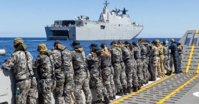 Ship’s company of HMAS Canberra enjoy a tour on board a landing helicopter dock landing craft as the ship conducts Exercise Rim of the Pacific (RIMPAC) 2022. Story by Lieutenant Nancy Cotton. Photo by Leading Seaman Matthew Lyall.