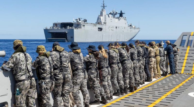 Ship’s company of HMAS Canberra enjoy a tour on board a landing helicopter dock landing craft as the ship conducts Exercise Rim of the Pacific (RIMPAC) 2022. Story by Lieutenant Nancy Cotton. Photo by Leading Seaman Matthew Lyall.