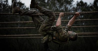 An Australian Army soldier from the 6th Battalion, Royal Australian Regiment, moves across the traverse ropes during an obstacle course activity held as part of the Duke of Gloucester Cup in Singleton. Story by Corporal Jacob Joseph. Photo by Corporal Madhur Chitnis.