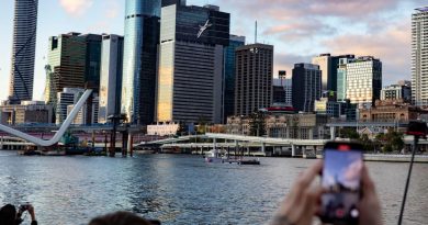 Crowds catch the action as an F/A-18F Super Hornet flies low and fast to celebrate the opening of the Brisbane Festival's Riverfire on September 3. Story by Flight Lieutenant Julia Ravell. Photo by Corporal Brett Sherriff.