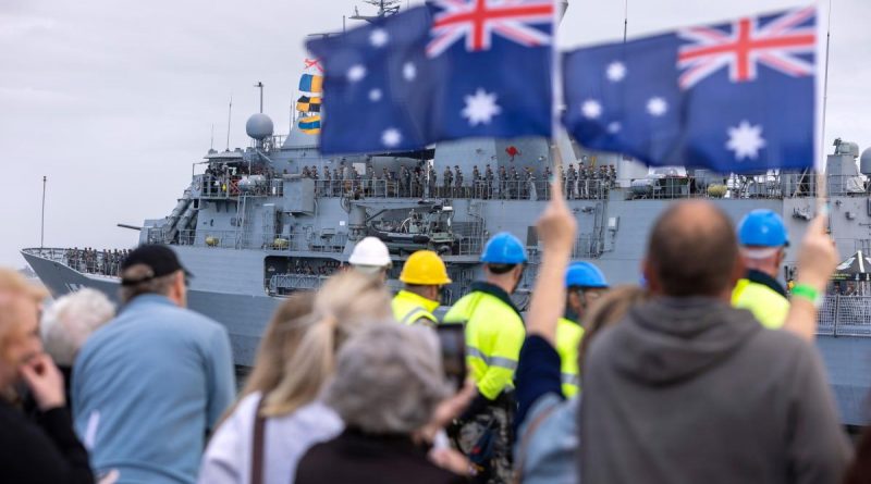 Family and friends wait on the wharf as HMAS Warramunga returns to Australia after completing a regional presence deployment. Story by Lieutenant Gary McHugh. Photo by Chief Petty Officer Yuri Ramsey.