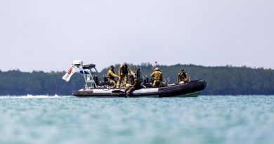 Navy Clearance Dive Team One conduct a search for suspected unexploded ordnance found in the vicinity of the Ship Lift site at Darwin Harbour's East Arm. Photo by Leading Seaman Shane Cameron.