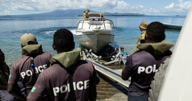 Soldiers from 2nd Battalion, The Royal Australian Regiment conduct small boats familiarisation training with Royal Solomon Islands Police Force personnel in Gizo, Western Province, Solomon Islands as part of Exercise COASTWATCHERS II. Story by Lieutenant Geoff Long. Photo by Leading Seaman Jarrod Mulvhill.