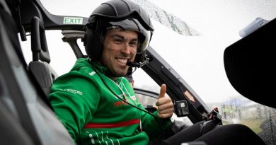 Tickford Racing driver Thomas Randle in the front seat of an EC-135 helicopter at Mount Panorama during the Bathurst 1000. Story by Sub Lieutenant Jess Gould. Photo by Leading Seaman David Cox.