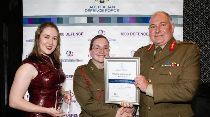 Major General Douglas Laidlaw, right, congratulates Mercury ISS’s Gabrielle Hendry, left, and Lieutenant Brooke Cooper at the NSW Employer Support Awards held in Sydney. Story by Flight Lieutenant Nick O’Connor. Photo by Corporal Kylie Gibson.