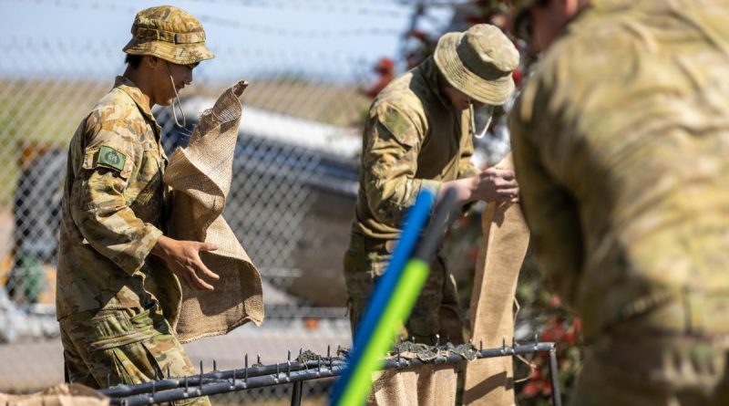 Soldiers from the 2nd Battalion, Royal Australian Regiment, conduct sandbagging at the Forbes NSW State Emergency Service depot. Photo by Corporal David Cotton.