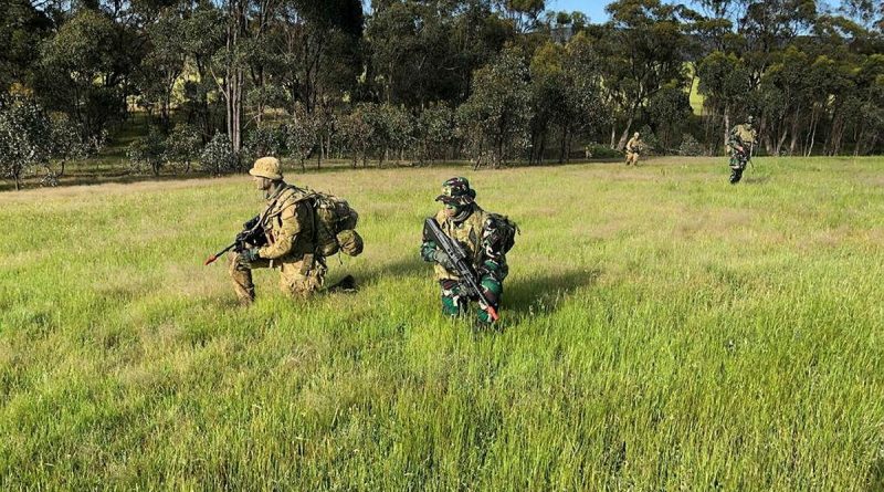 Cadets from the Royal Military College-Duntroon and Indonesian Army exercise patrol tactics at Puckapunyal military training area. Story by Corporal Veronica O’Hara. Photo by Major Michael Kiting.