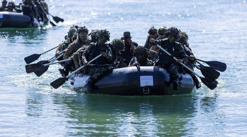 Australian Army and TNI Marines conduct an amphibious beach demonstration in Indonesia. Story by Flight Lieutenant Brent Moloney. All photos by Nadav Harel.