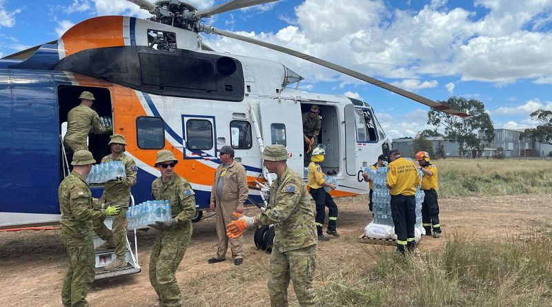 Australian Army soldiers help out at Condobolin during the NSW flood crisis. The ADF is now offering assistance in South Australia. Photo by Corporal Lachlan Hickey.