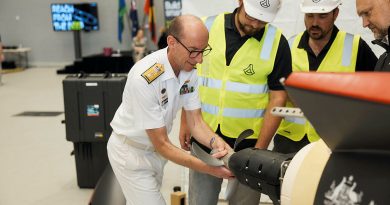 Director General Warfare Innovation, Royal Australian Navy, Commodore Darron Kavanagh inspects the ‘Dive-LD’ autonomous underwater vehicle. Photos by Dan Gosse Images.
