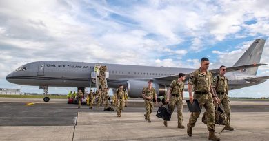 NZDF personnel who were deployed on Operation Tīeke return home on a RNZAF B757 after delivering basic soldiering courses to Ukrainian recruits in the UK for six months. NZDF photo.