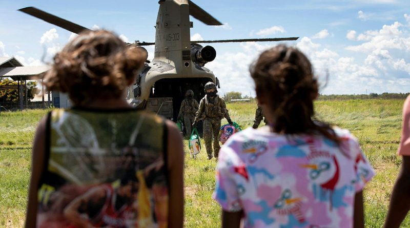 Members of C Squadron, 5th Aviation Regiment, unload groceries off an Army CH-47 Chinook helicopter for the Yungngora people returning to their homes in Noonkanbah. Story by Flight Lieutenant Dean Squire. Photo by Leading Aircraftwoman Kate Czerny.