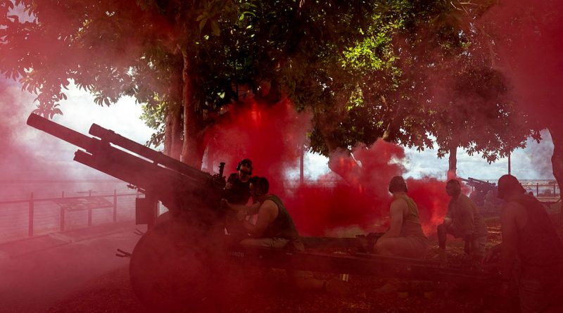 Soldiers from 8th/12th Regiment, Royal Australian Artillery, fire historical M2A2 105mm howitzers as part of a re-enactment during the bombing of Darwin commemorative service. Story by Flight Lieutenant Claire Campbell. Photo by Leading Seaman Leo Baumgartner.