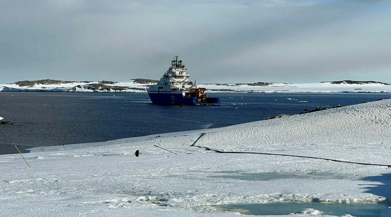 'AIVIQ' providing a fuel resupply to Casey Station, Antarctica. Story by Flight Lieutenant Suellen Heath. All photos by Major Cameron Elston.