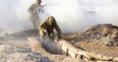 Australian Army soldiers from the 5th Battalion, Royal Australian Regiment, demonstrate trench warfare tactics to Ukrainian trainees in the UK. Story by Captain Annie Richardson. Photo by Corporal Jonathan Goedhart.