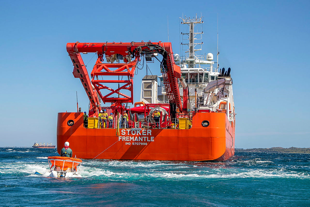 Teamwork key to submarine rescue exercise CONTACT magazine